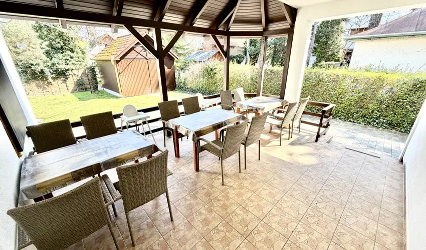 Fenyves Vend�gh�z Si�fok