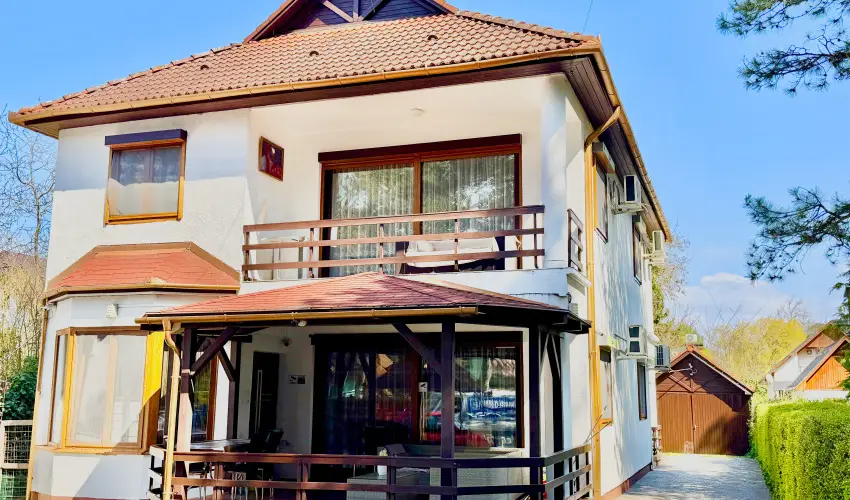 Fenyves Vend�gh�z Si�fok