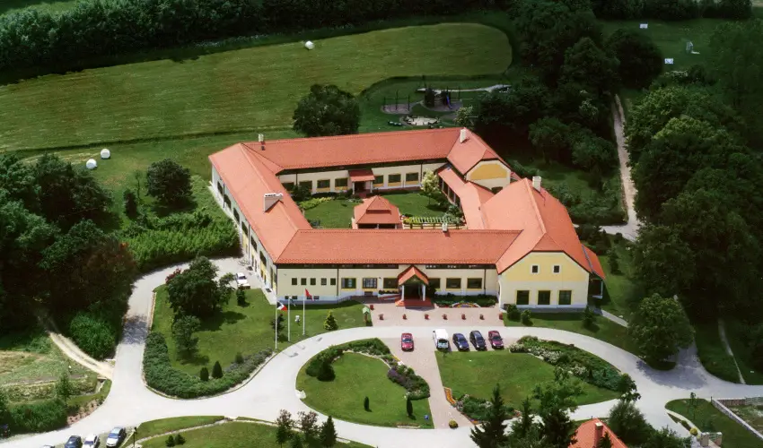 Hotel Szpalma Porva-Szpalmapuszta