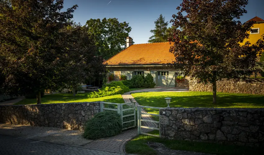 Hotel Sz�palma Porva-Sz�palmapuszta