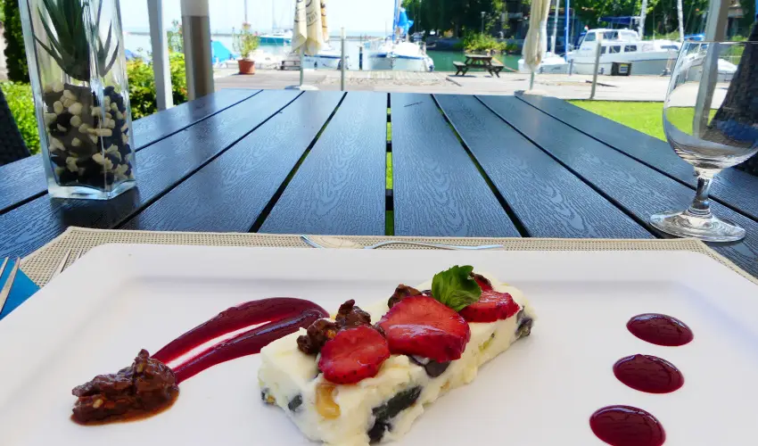 Hotel Yacht Wellness & Business Sifok