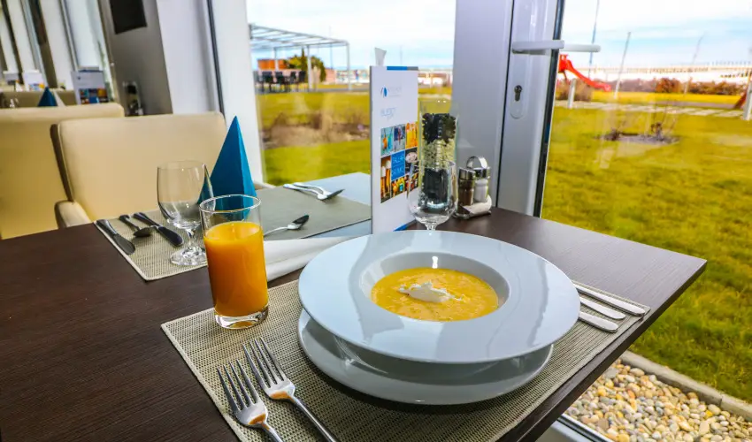 Hotel Yacht Wellness & Business Sifok