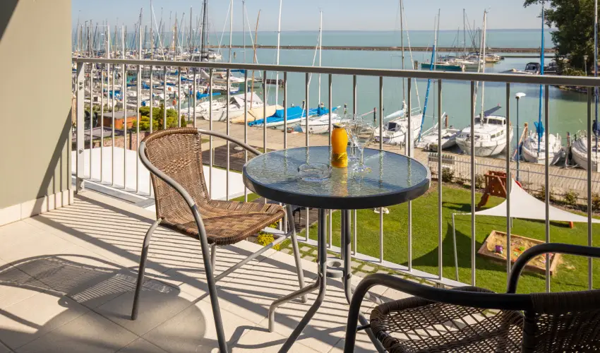 Hotel Yacht Wellness & Business Sifok