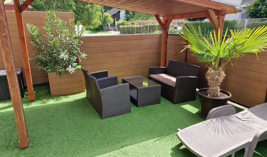 Napsug�r Apartmanh�z Si�fok