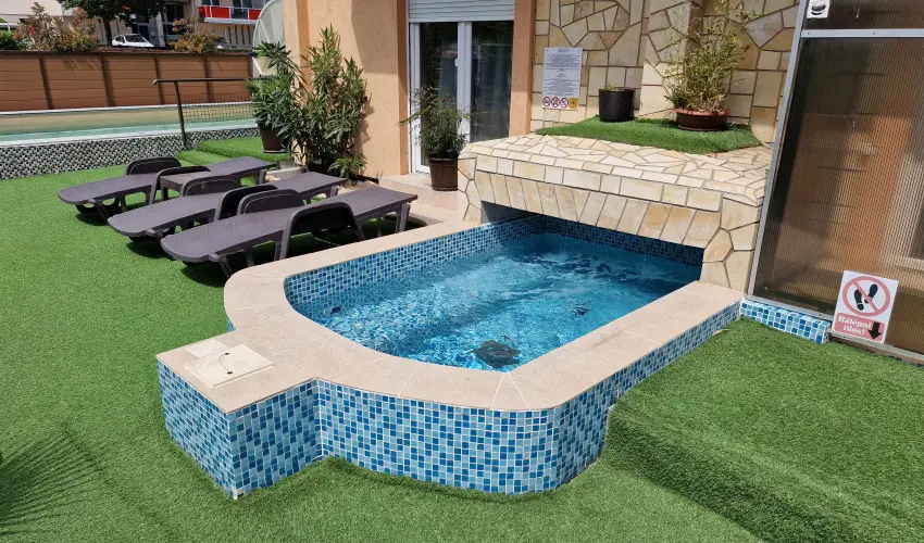 Napsug�r Apartmanh�z Si�fok