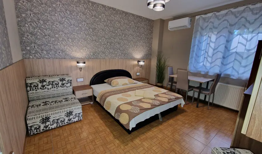 Napsug�r Apartmanh�z Si�fok