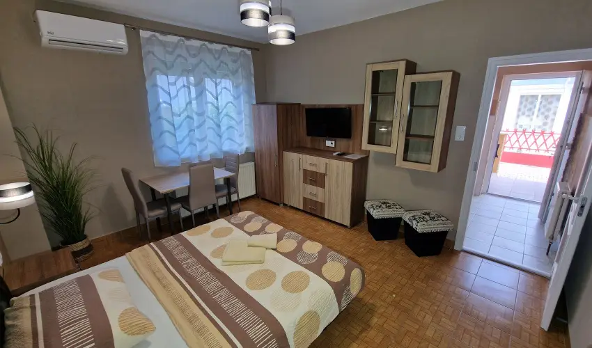 Napsug�r Apartmanh�z Si�fok