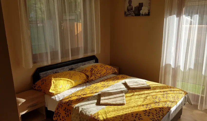 Napsug�r Apartmanh�z Si�fok