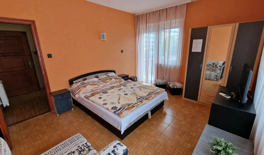 Napsug�r Apartmanh�z Si�fok