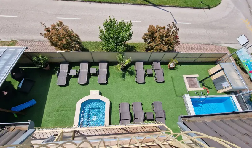 Napsug�r Apartmanh�z Si�fok