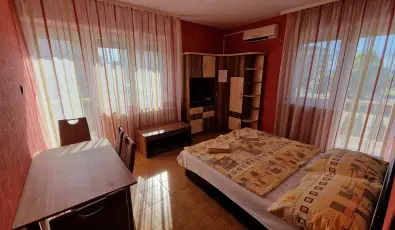 Napsug�r Apartmanh�z Si�fok