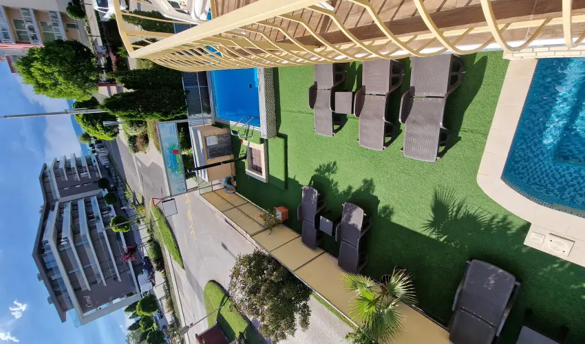 Napsug�r Apartmanh�z Si�fok