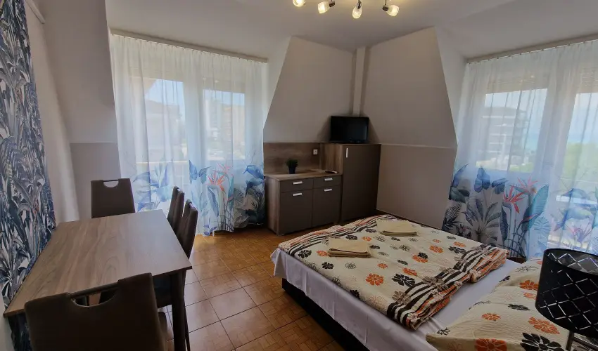 Napsug�r Apartmanh�z Si�fok