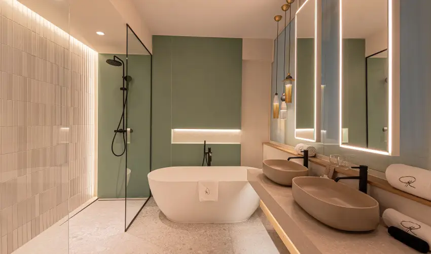 REED Luxury Hotel & Bistro Siófok