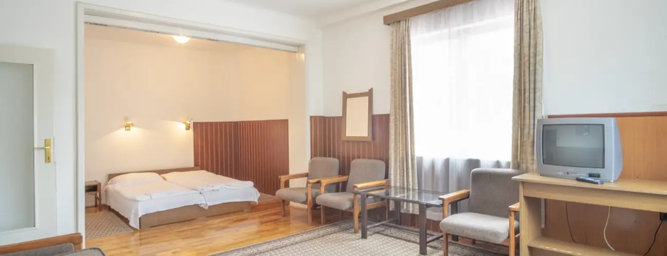 Sirly Hotel Balatonlelle - Napi rak reggelivel (1 jtl)