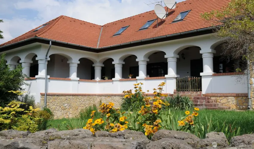 Somogy Kertje dlfalu s tterem Bonnya